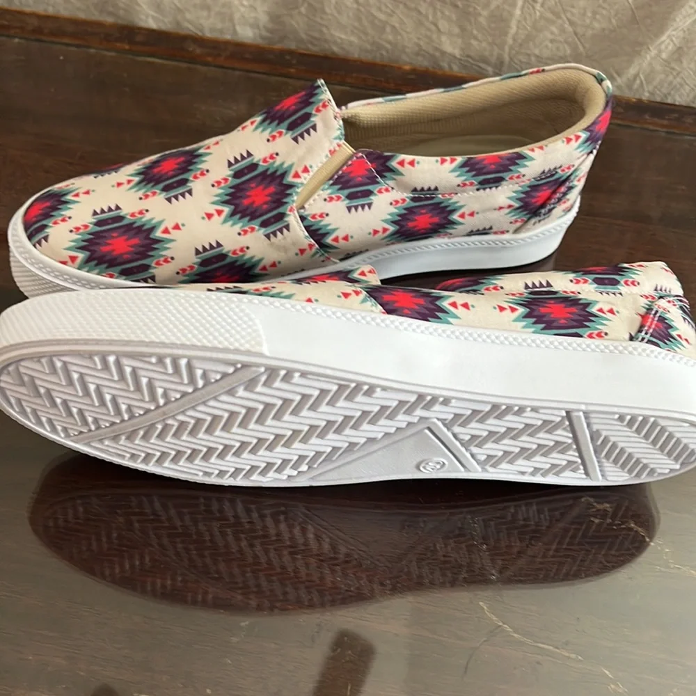 Women’s printed slip on size 10 - Picture 2 of 3